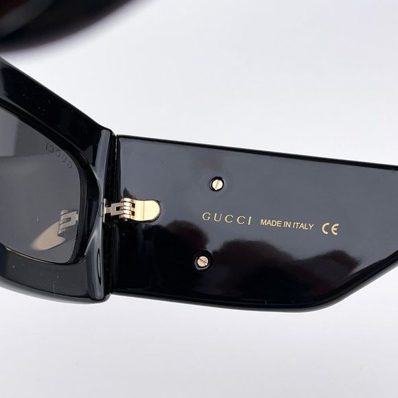 Gucci GG0811S 001 Sunglasses Black Logo Gray Rectangle Unisex main image 4